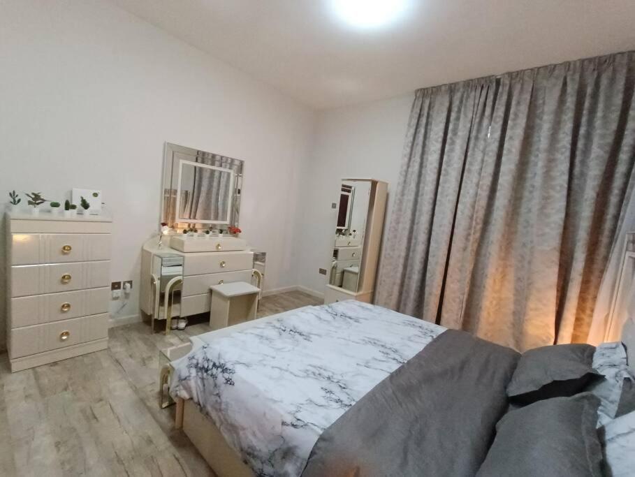 Luxury Two Bedroom فخمة وكبيرة غرفتين Apartment *